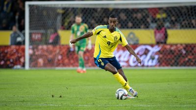 Alexander Isak har även nummer 9 på tröjan när han spelar i svenska landslaget.