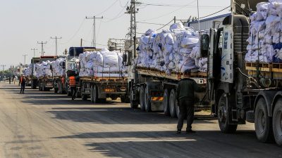 Nödhjälp på väg in i Gaza.